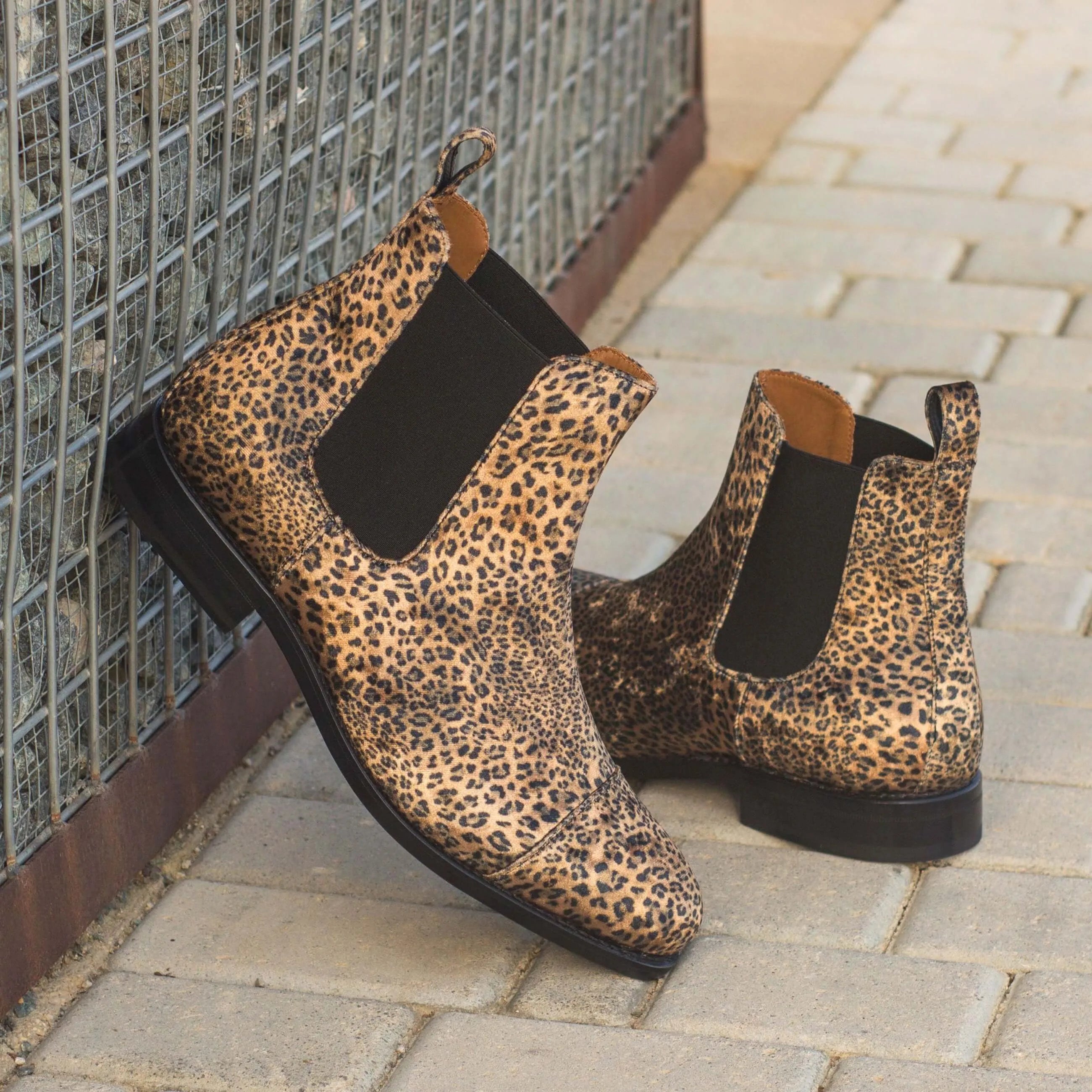 Amir Chelsea boots in leopard print pattern