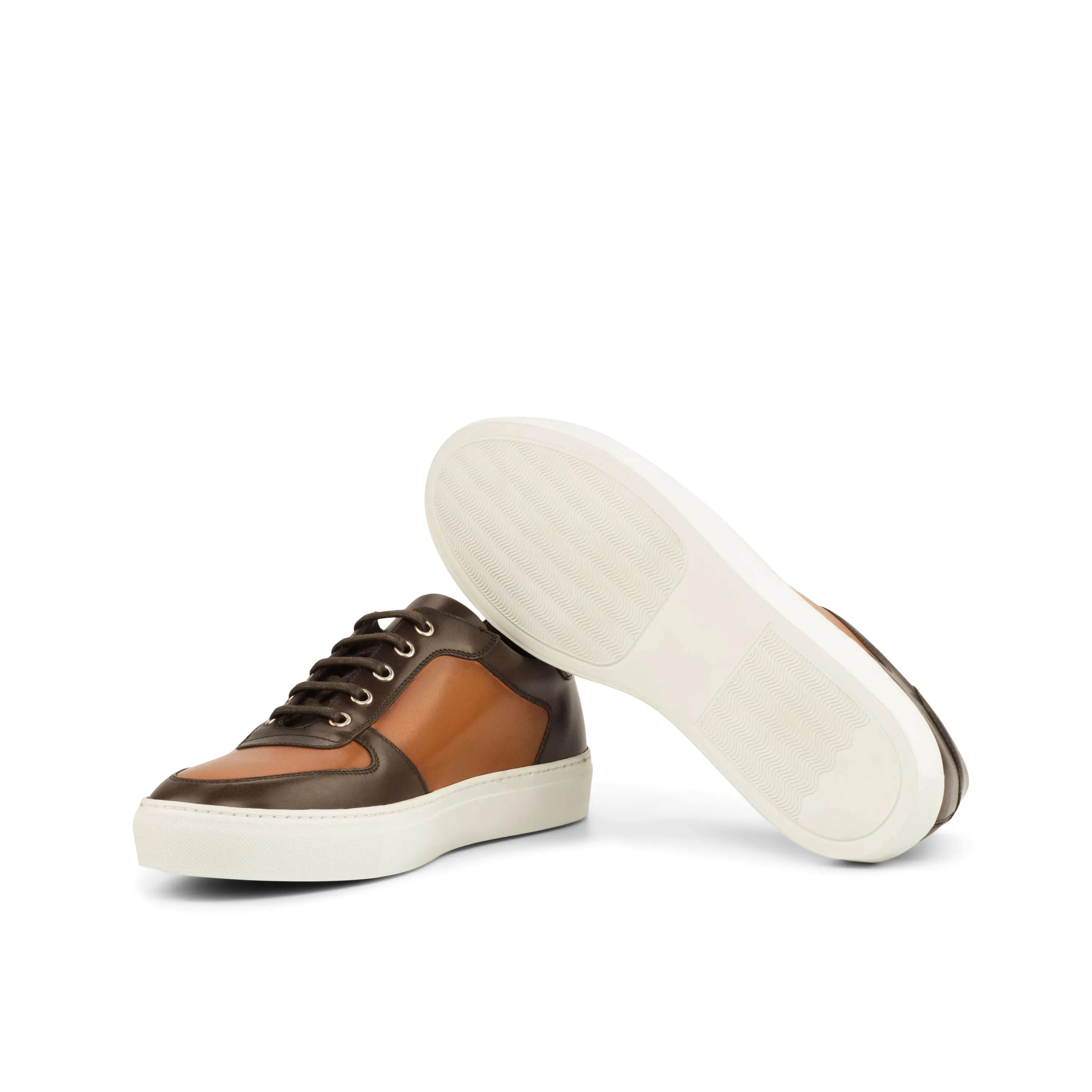 FG39 low painted calf trainer sneaker in two-tone leather