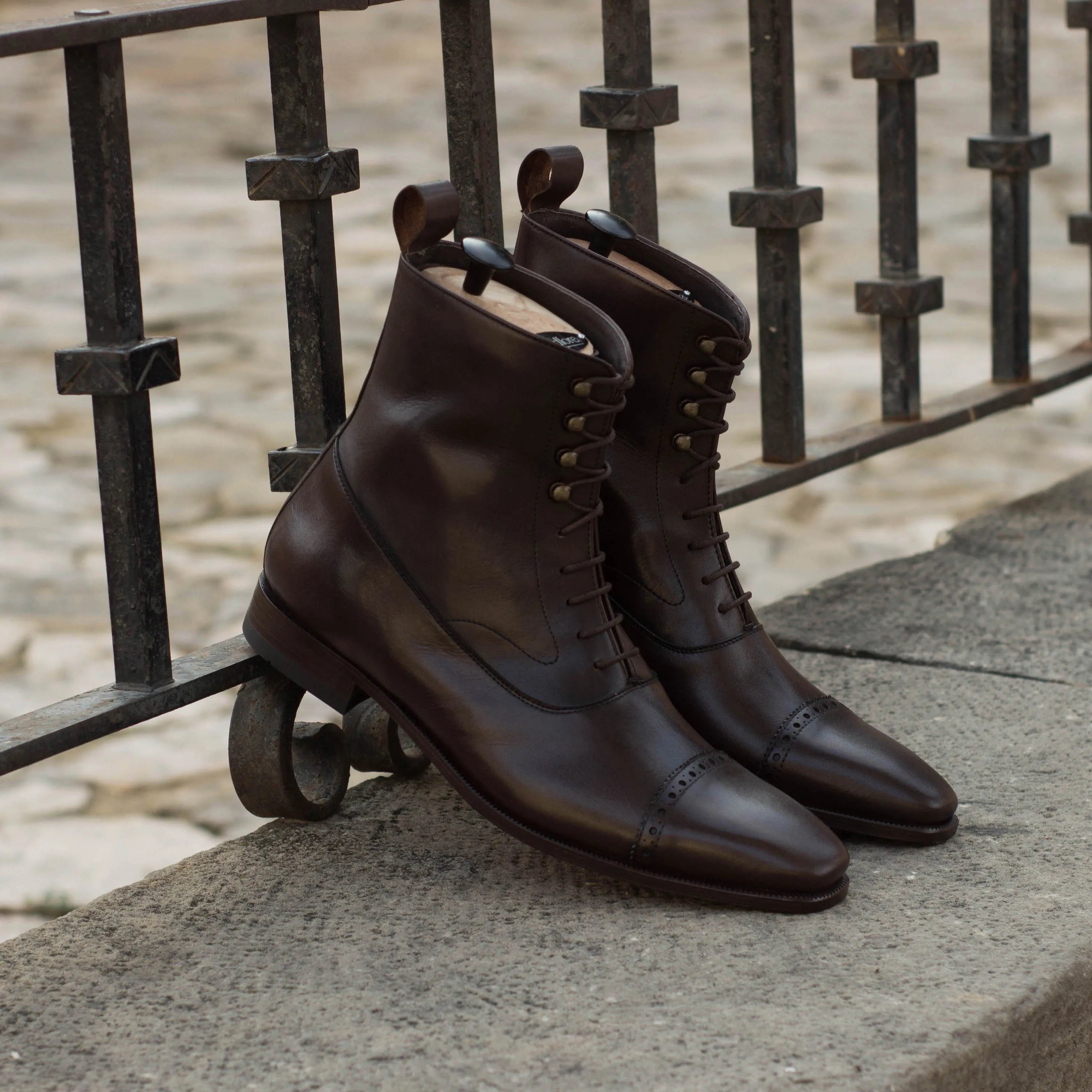 Ptcelia Balmoral boots in brown leather lace-up design